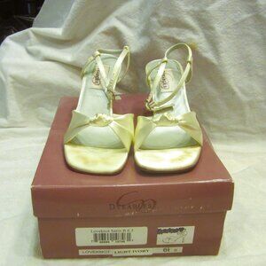 DYEABLES, LOVENOT STYLE, LT IVORY HEELED DRESS SANDAL 6.5 B